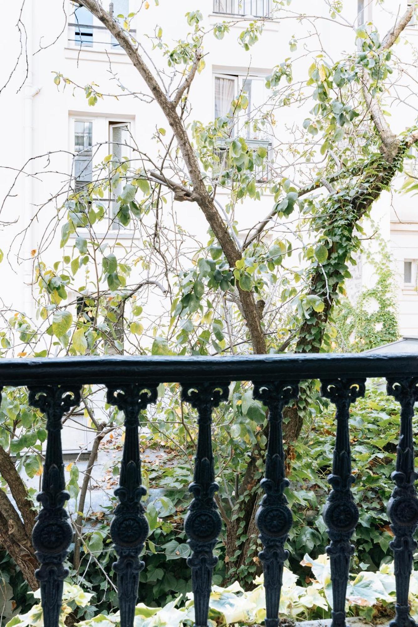 Alluring 1 Bedroom 5 Min To The Eiffel Tower! Parijs